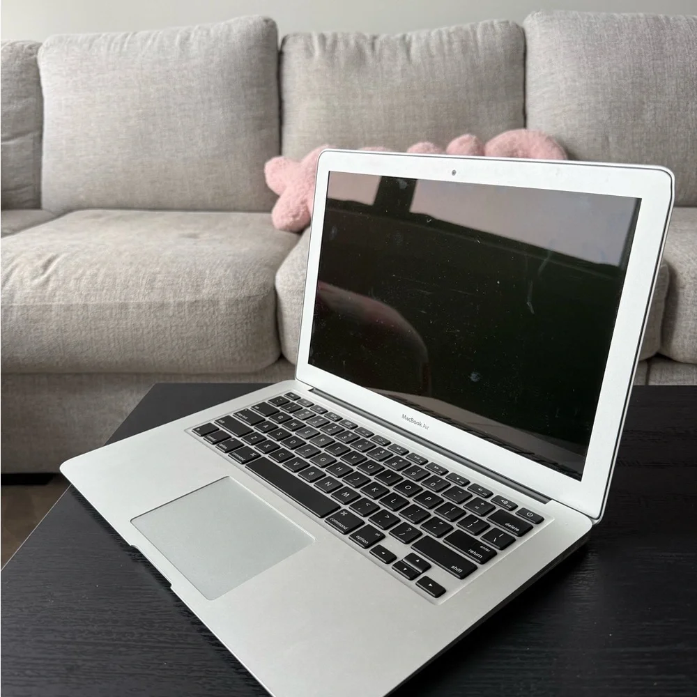 2017 MacBook Air 13-inch (Intel i5, 128 GB)